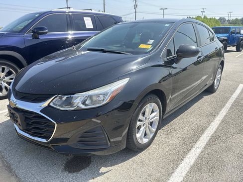 Used 2019 Chevrolet Cruze LS w/ LS Convenience Package FWD image 2