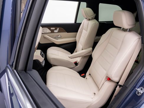 New 2026 Mercedes-Benz GLS 580 4MATIC image 18