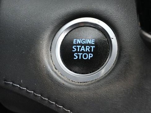 Used 2021 Toyota Highlander LE image 28