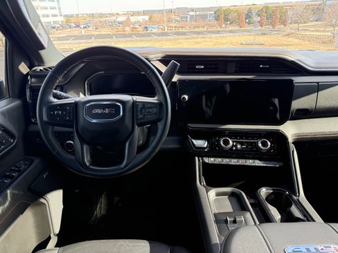 Used 2025 GMC Sierra 2500 AT4 image 15