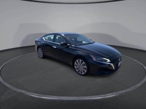 Used 2025 Nissan Altima 2.5 SL FWD image 2