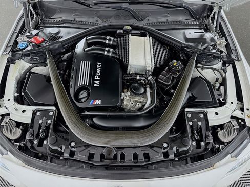 Used 2018 BMW M4 Coupe w/ Competition Package RWD image 26