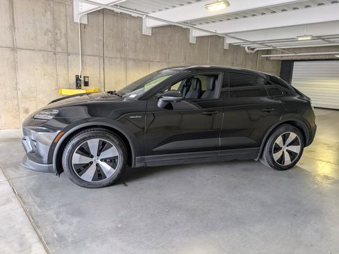 Used 2025 Porsche Macan Electric image 2