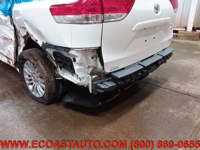 Used 2012 Toyota Sienna XLE w/ Entertainment Pkg FWD image 14