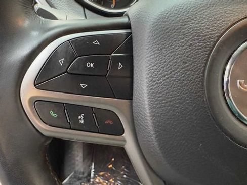 Used 2021 Jeep Cherokee Latitude Lux w/ Comfort/Convenience Group FWD image 27