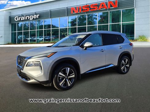 Used 2021 Nissan Rogue Platinum image 2