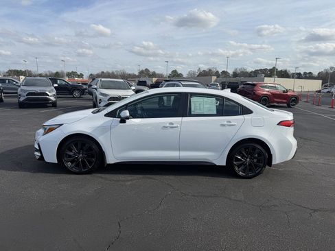 Used 2026 Toyota Corolla SE image 4