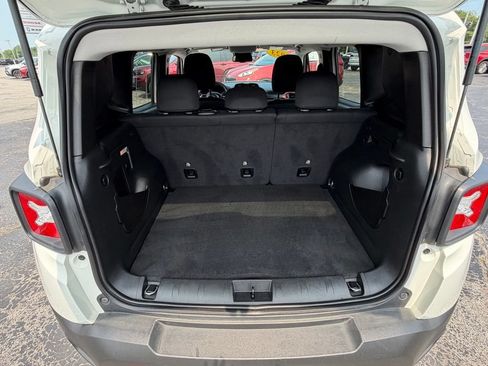 Used 2023 Jeep Renegade Trailhawk AWD/4WD image 9