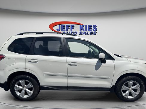 Used 2016 Subaru Forester 2.5i Premium w/ All-Weather Package AWD/4WD image 4