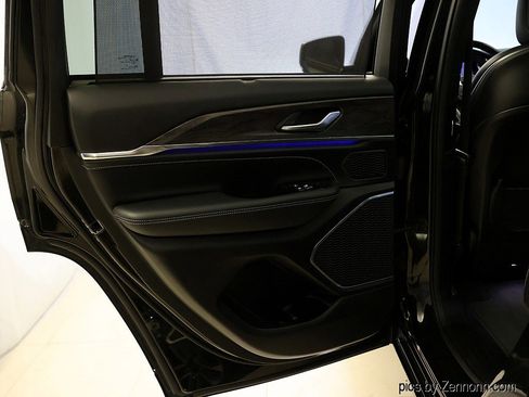 Used 2022 Jeep Grand Cherokee Overland w/ Adv Protech Group III image 31