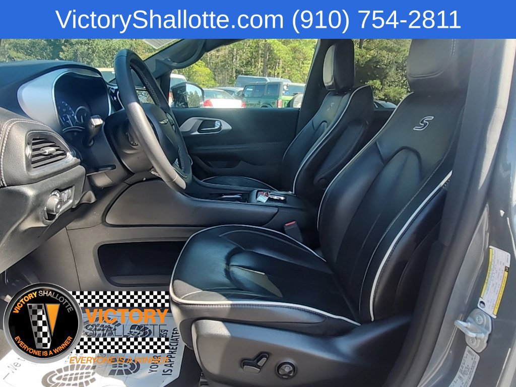 Used 2025 Chrysler Pacifica Limited FWD image 22