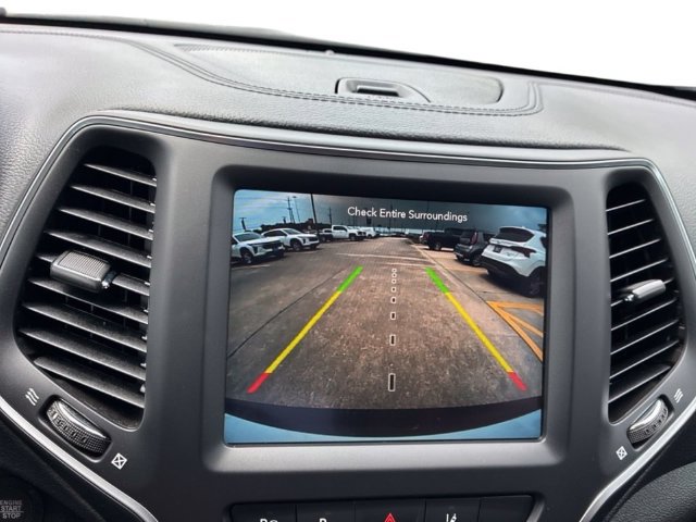 Used 2023 Jeep Cherokee Altitude Lux w/ Mopar Interior Package AWD/4WD image 29