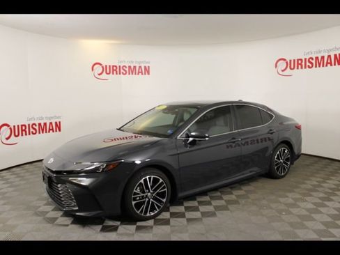 Used 2025 Toyota Camry XLE w/ Premium Plus Package AWD/4WD image 3