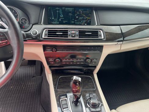 Used 2013 BMW 750Li RWD image 21