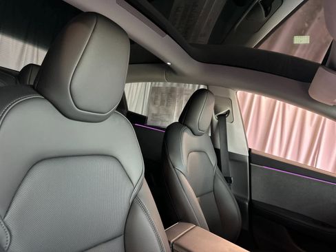 Used 2025 Tesla Model 3 Long Range image 17