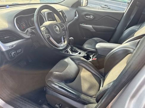 Used 2018 Jeep Cherokee Latitude Plus FWD image 28