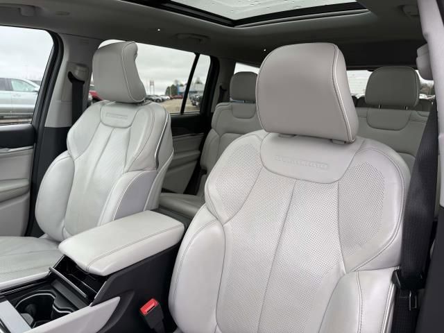 Used 2021 Jeep Grand Cherokee L Overland w/ Luxury Tech Group IV AWD/4WD image 14