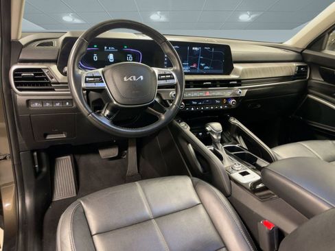 Used 2024 Kia Telluride EX w/ EX Captain's Chair Package image 28