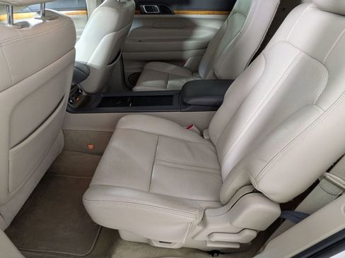 Used 2010 Lincoln MKT 2WD image 26