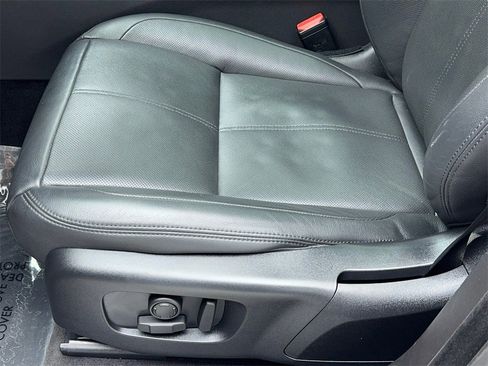 Used 2025 Land Rover Range Rover Velar Dynamic SE image 40