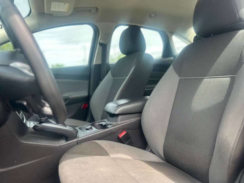 Used 2014 Ford Focus SE w/ SE Winter Package FWD image 11