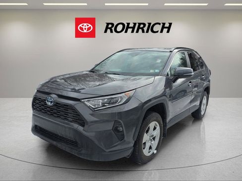Used 2020 Toyota RAV4 XLE image 1