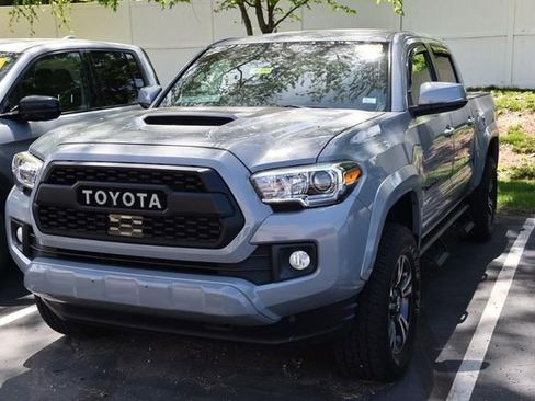Used 2019 Toyota Tacoma TRD Sport w/ Technology Package image 4
