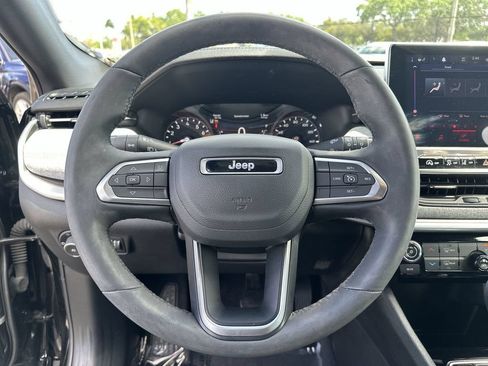 Used 2023 Jeep Compass Latitude AWD/4WD image 11