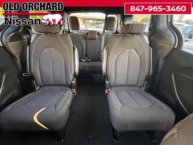 Used 2024 Chrysler Pacifica Touring FWD image 13