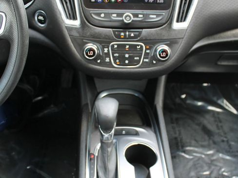 Used 2021 Chevrolet Malibu LT FWD image 35