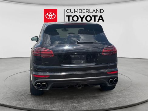 Used 2018 Porsche Cayenne S w/ Premium Package AWD/4WD image 4