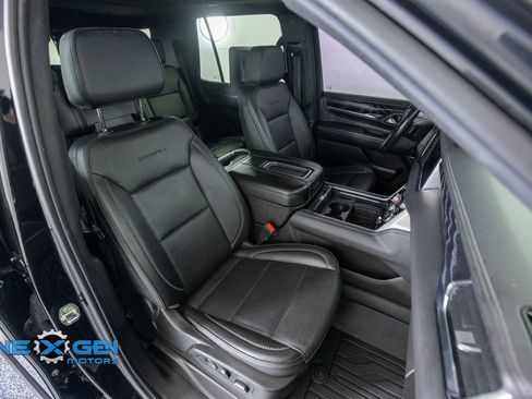 Used 2023 GMC Yukon Denali w/ Advanced Technology Package AWD/4WD image 44
