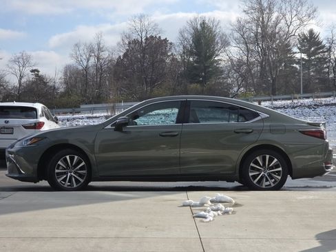 Used 2020 Lexus ES 300h w/ Premium Package image 23