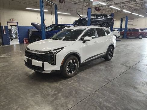 Certified 2026 Kia Sportage LX FWD image 2