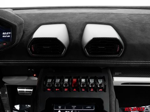 Used 2023 Lamborghini Huracan Tecnica image 32