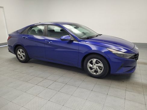 Used 2021 Hyundai Elantra SE FWD image 11