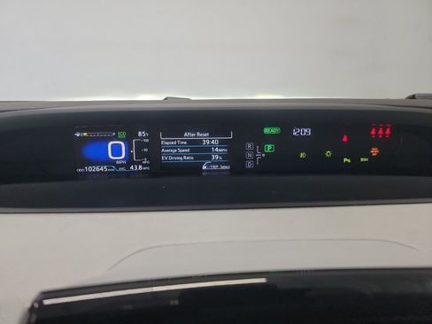Used 2019 Toyota Prius XLE AWD/4WD image 18
