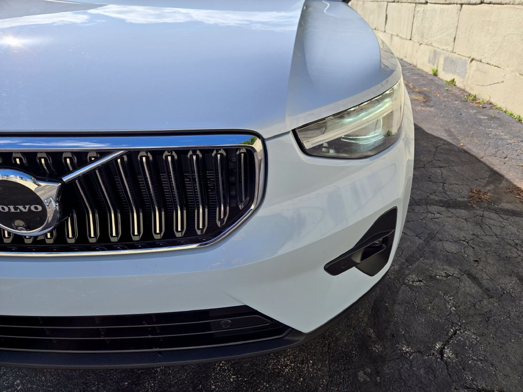 Used 2024 Volvo XC40 B5 Plus w/ Protection Package Premier AWD/4WD image 6