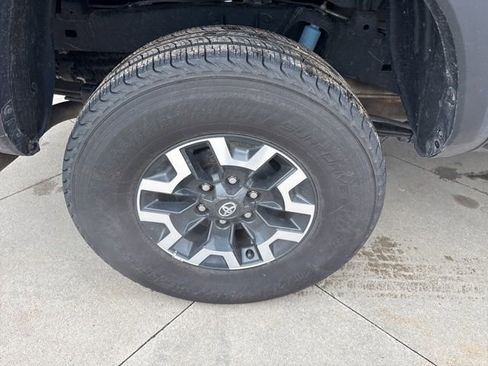 Used 2023 Toyota Tacoma TRD Off-Road image 9