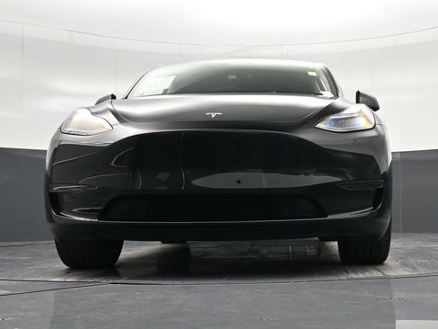 Used 2024 Tesla Model Y Long Range image 40