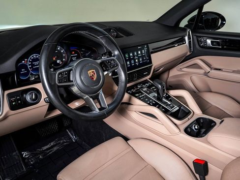 Certified 2022 Porsche Cayenne image 4