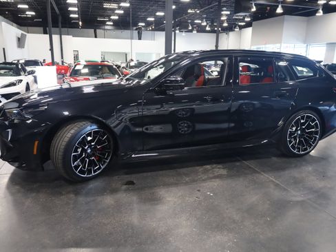 Used 2025 BMW M5 Touring w/ M Driver's Package image 9