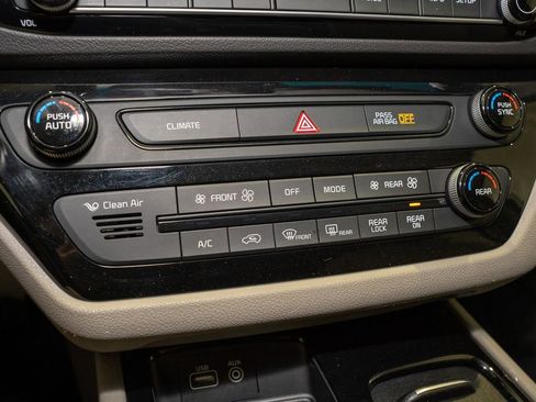 Used 2015 Kia Sedona SX image 15