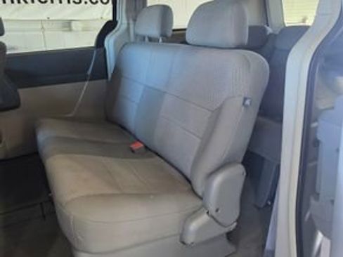 Used 2008 Chrysler Town & Country LX image 26