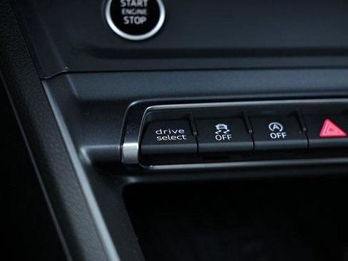 Certified 2025 Audi Q3 2.0T Premium w/ Convenience Package image 38