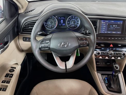 Used 2020 Hyundai Elantra SEL FWD image 16