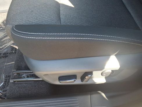 Certified 2025 Nissan Rogue SV FWD image 16