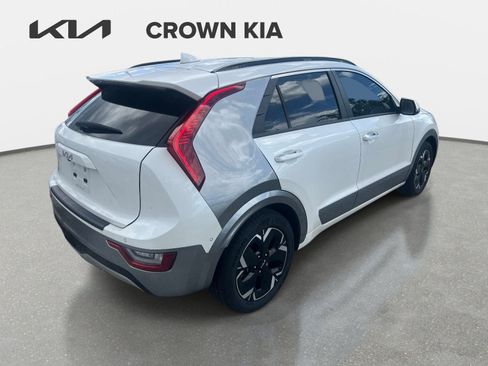 Certified 2023 Kia Niro Wave w/ Wave Preserve Package FWD image 5