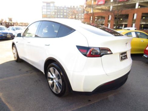 Used 2020 Tesla Model Y Long Range image 2