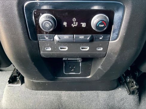 Used 2024 Chevrolet Tahoe Z71 w/ Luxury Package image 35